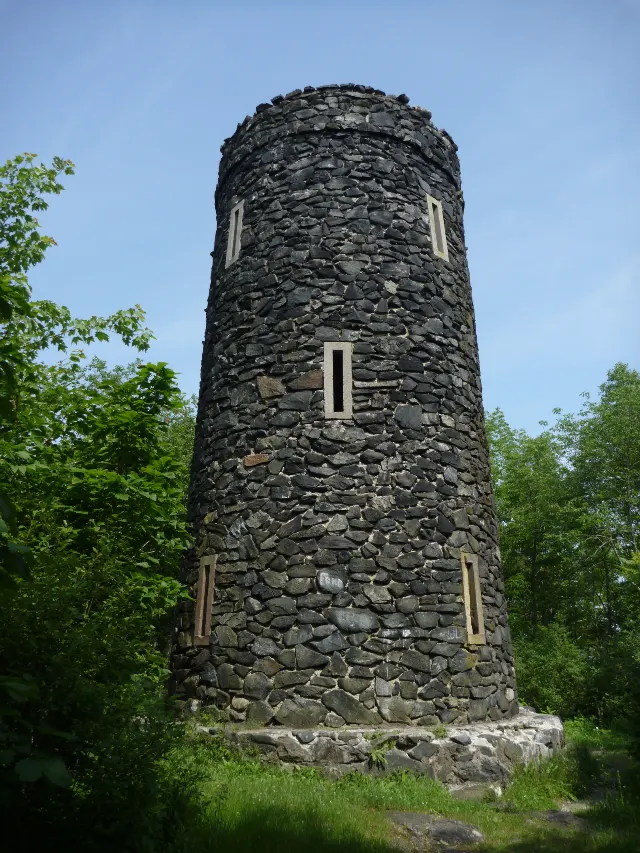 Mount Tom State Park — Mount Tom Tower