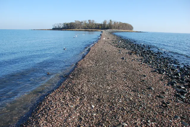 Silver Sands State Park — Charles Island Trail / tombolo
