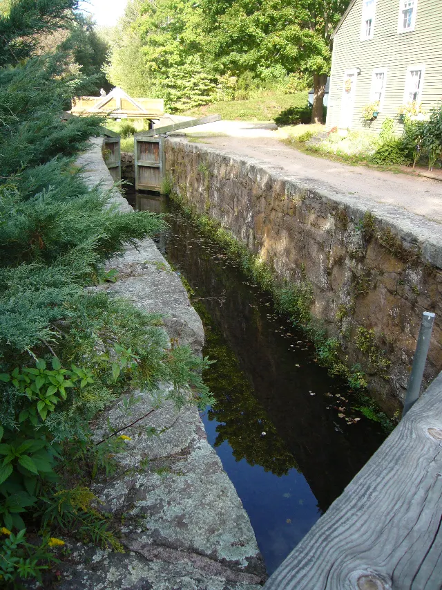 Lock 12 Historical Park / Farmington Canal Linear Trail